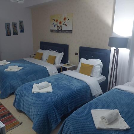 Godard Apartments Вльора Екстер'єр фото