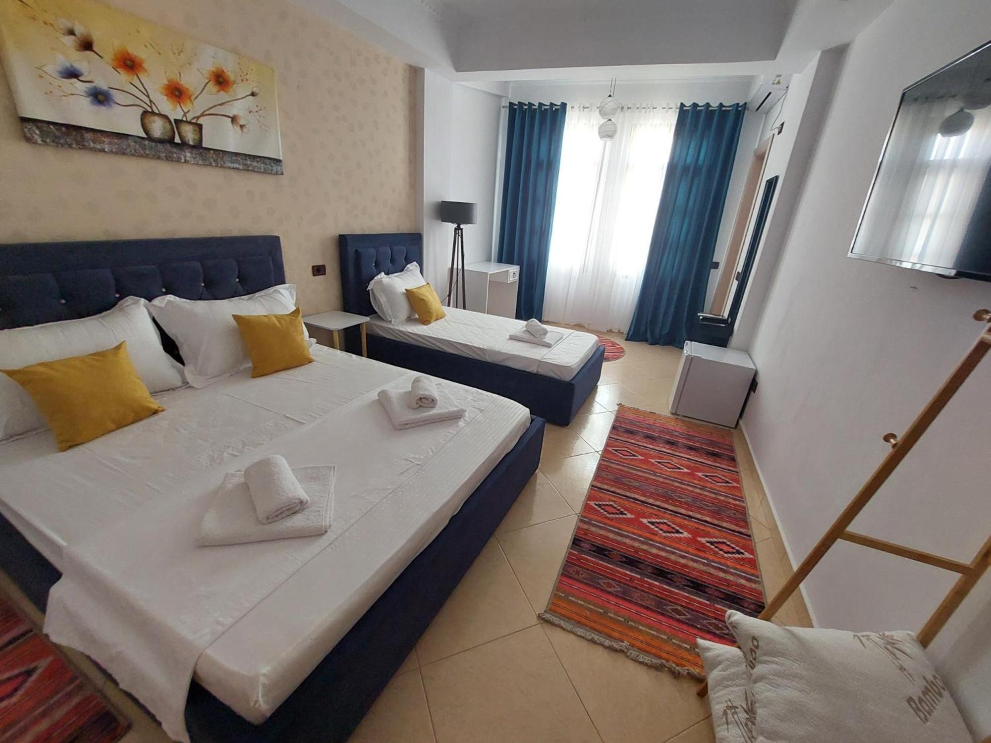 Godard Apartments Вльора Екстер'єр фото