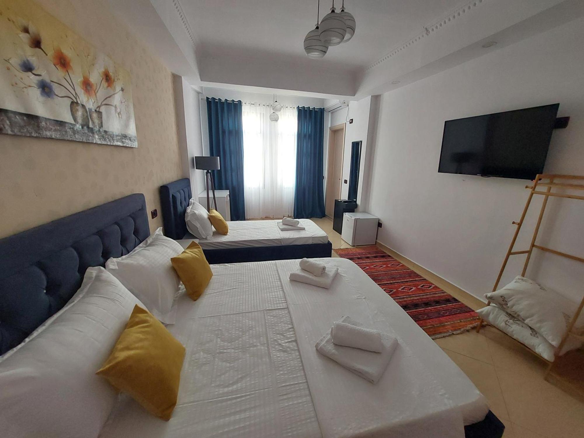 Godard Apartments Вльора Екстер'єр фото