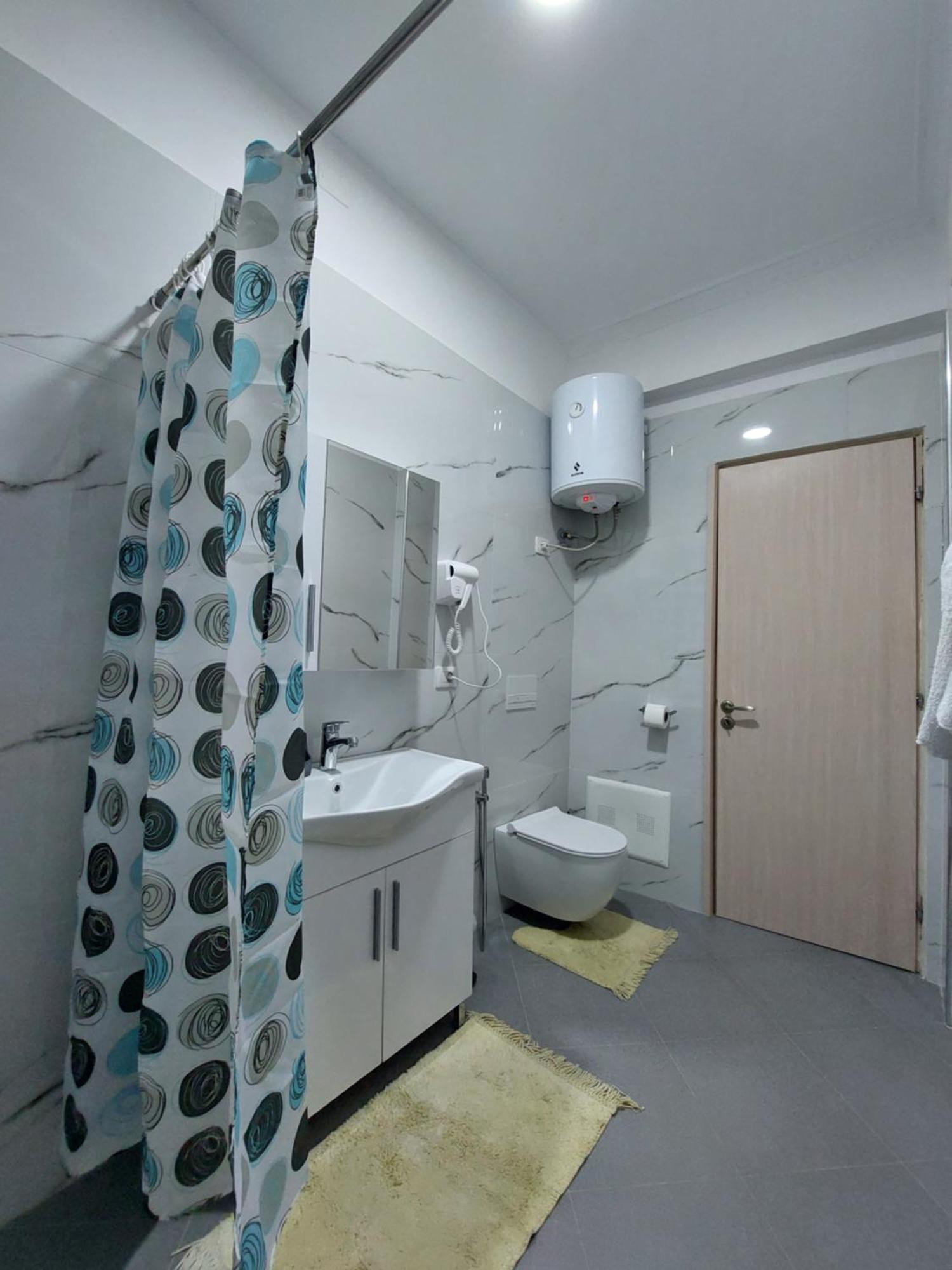 Godard Apartments Вльора Екстер'єр фото