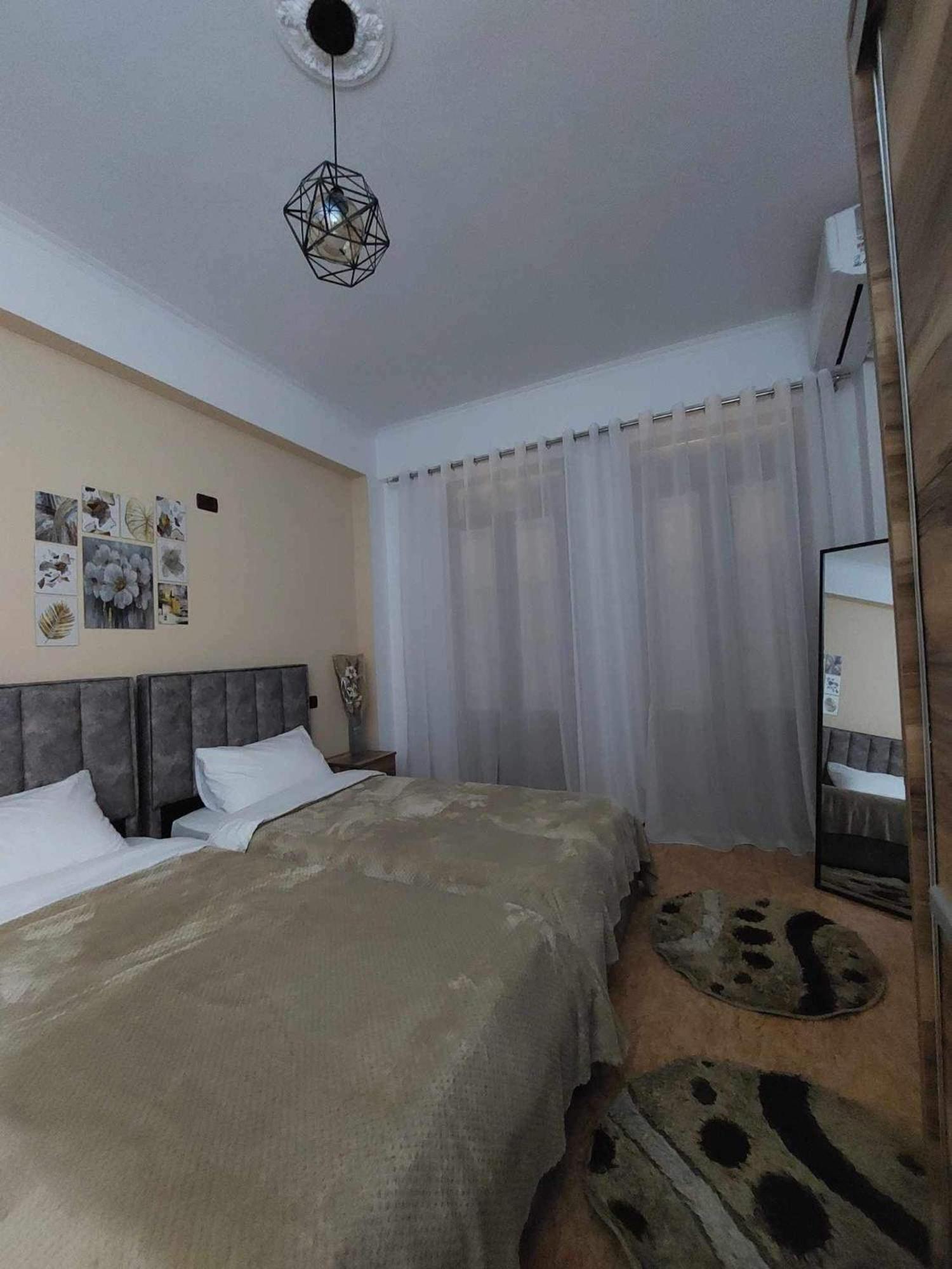 Godard Apartments Вльора Екстер'єр фото