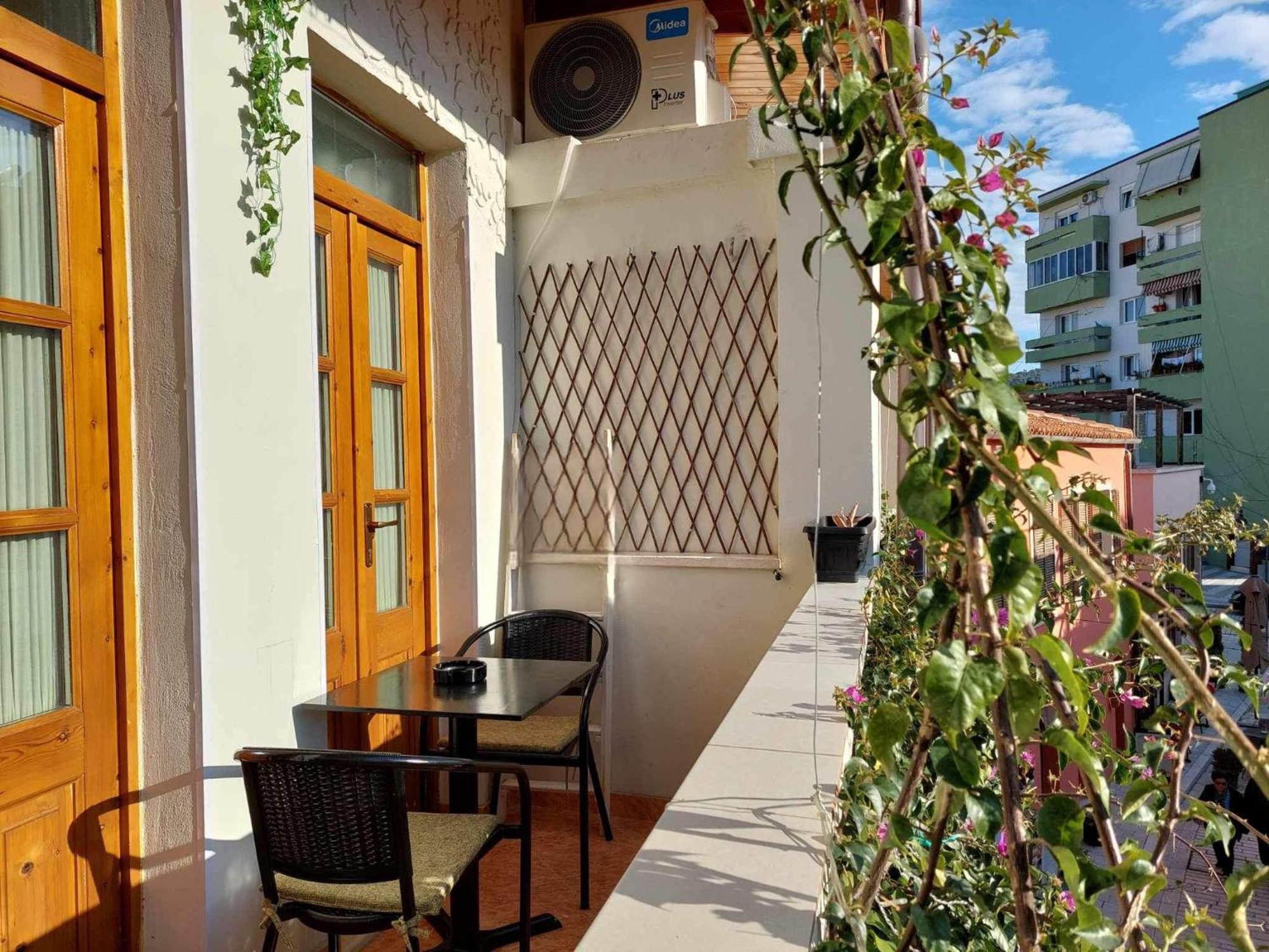 Godard Apartments Вльора Екстер'єр фото