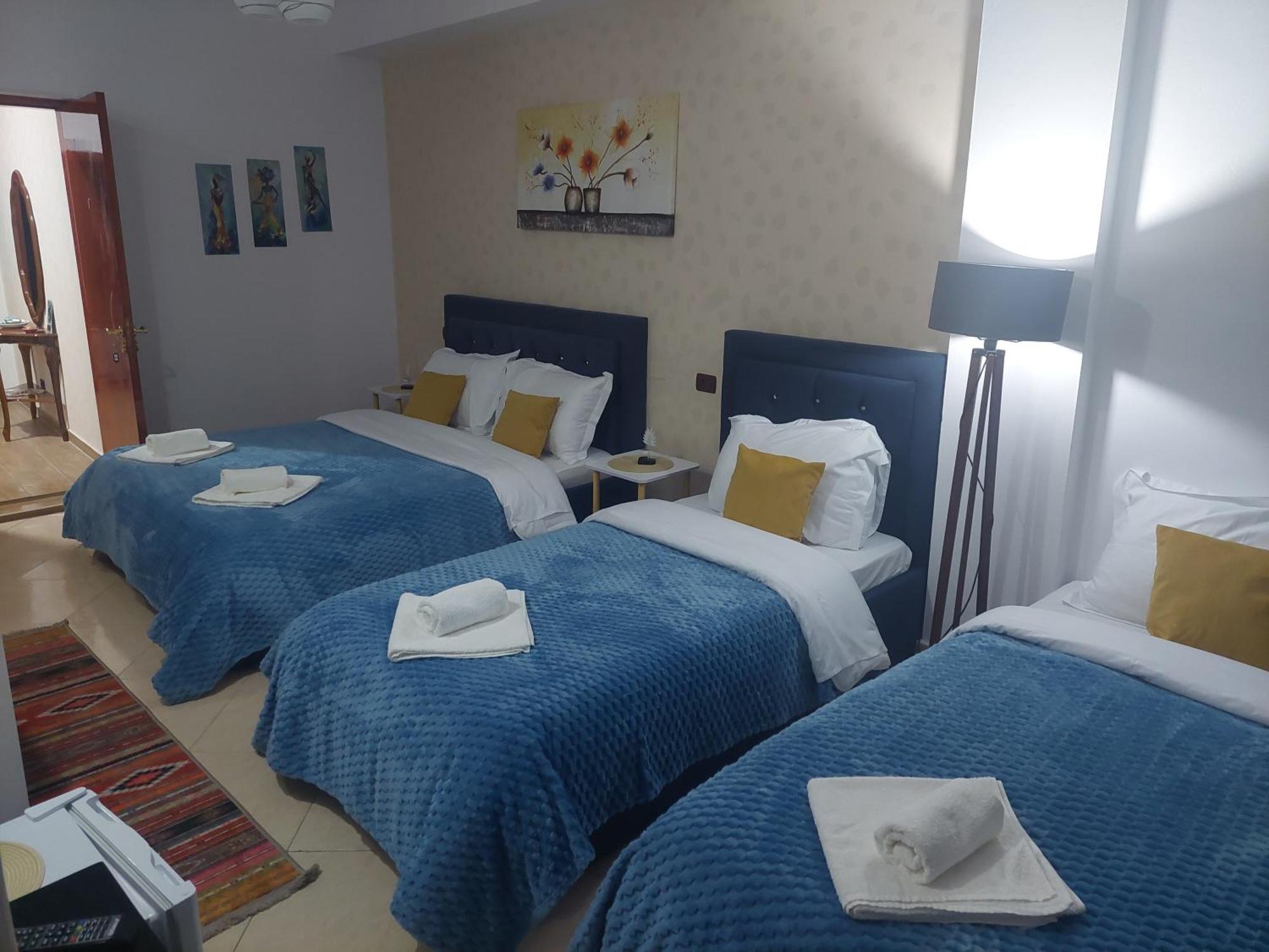 Godard Apartments Вльора Екстер'єр фото