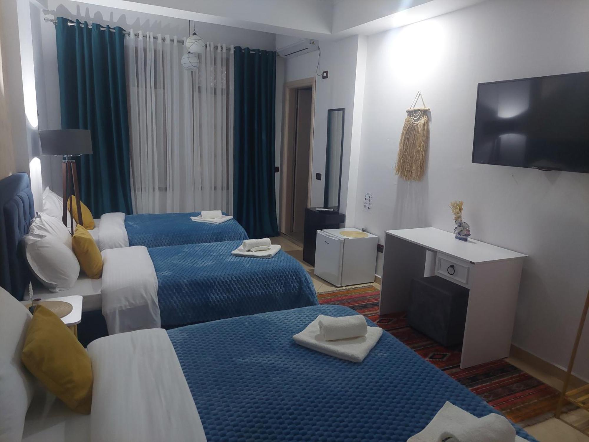 Godard Apartments Вльора Екстер'єр фото
